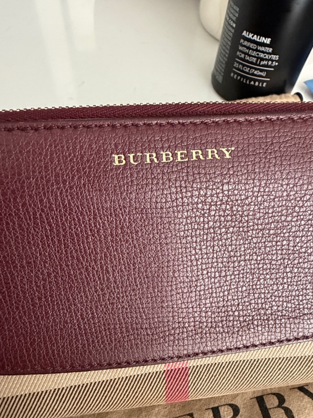 Burberry Two-Tone Check Zip Wallet in Burgundy and Beige - Picture 4 of 4